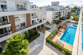 Linda cobertura com jacuzzi a poucos metros do mar RMB404
